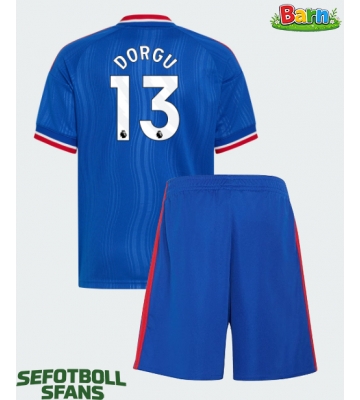 Manchester United Patrick Dorgu #13 Bortaställ Barn 2026-27 Kortärmad (+ Korta byxor)